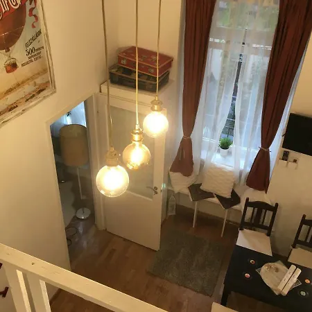 Broadway Nest Apartment