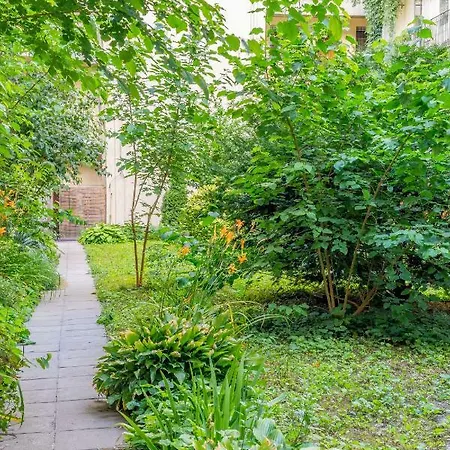 Broadway Nest Apartment *