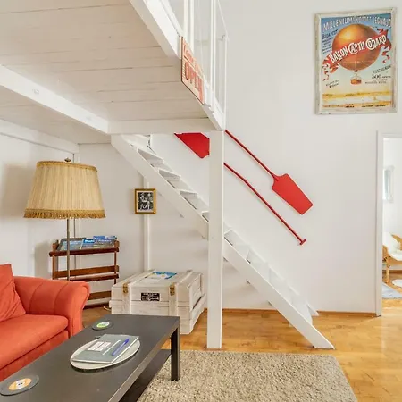 Gabi's Broadway Nest @ Nagymezo Str * Budapesta