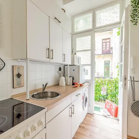 Broadway Nest Apartment *