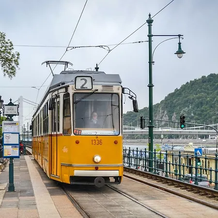 Broadway Nest Apartman